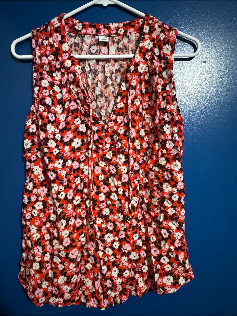 Old Navy Red Floral V-Neck Sleeveless Camisole